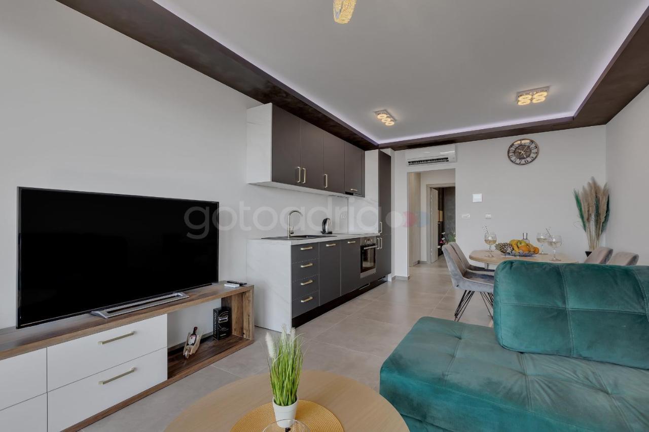 Luxury Seaview Luki - Free Parking Apartment Makarska